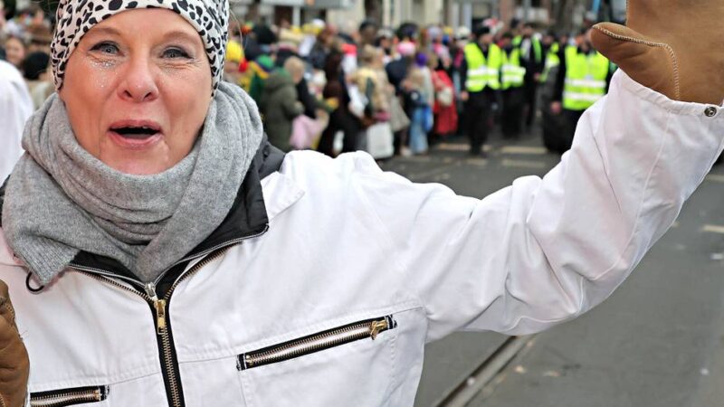 Karneval in Krefeld: Die Schutzengel des Rosenmontagszugs