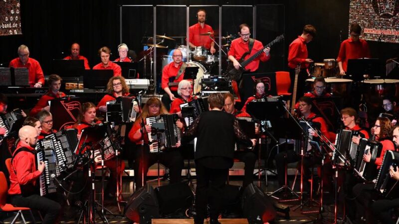 Musik in Radevormwald: Harmonika-Band verschiebt Konzerte auf November