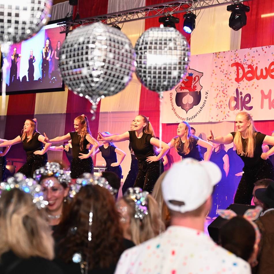 Karneval 2026 in Wermelskirchen: Dawerkusen feiert Weiberfastnacht