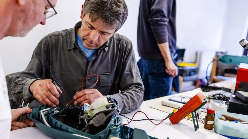Repair-Café in Meerbusch: Tüftler geben alten Schätzchen neues Leben
