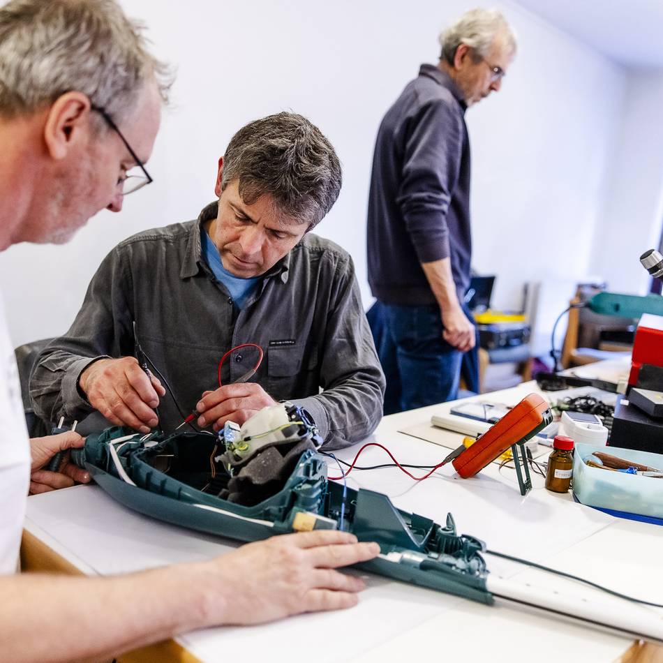 Repair-Café in Meerbusch: Tüftler geben alten Schätzchen neues Leben