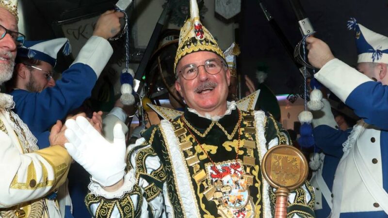 Karneval in Leverkusen – Session 2025/26: Tränensitzung  – mit Dank, Bierglas und kölschem Programm