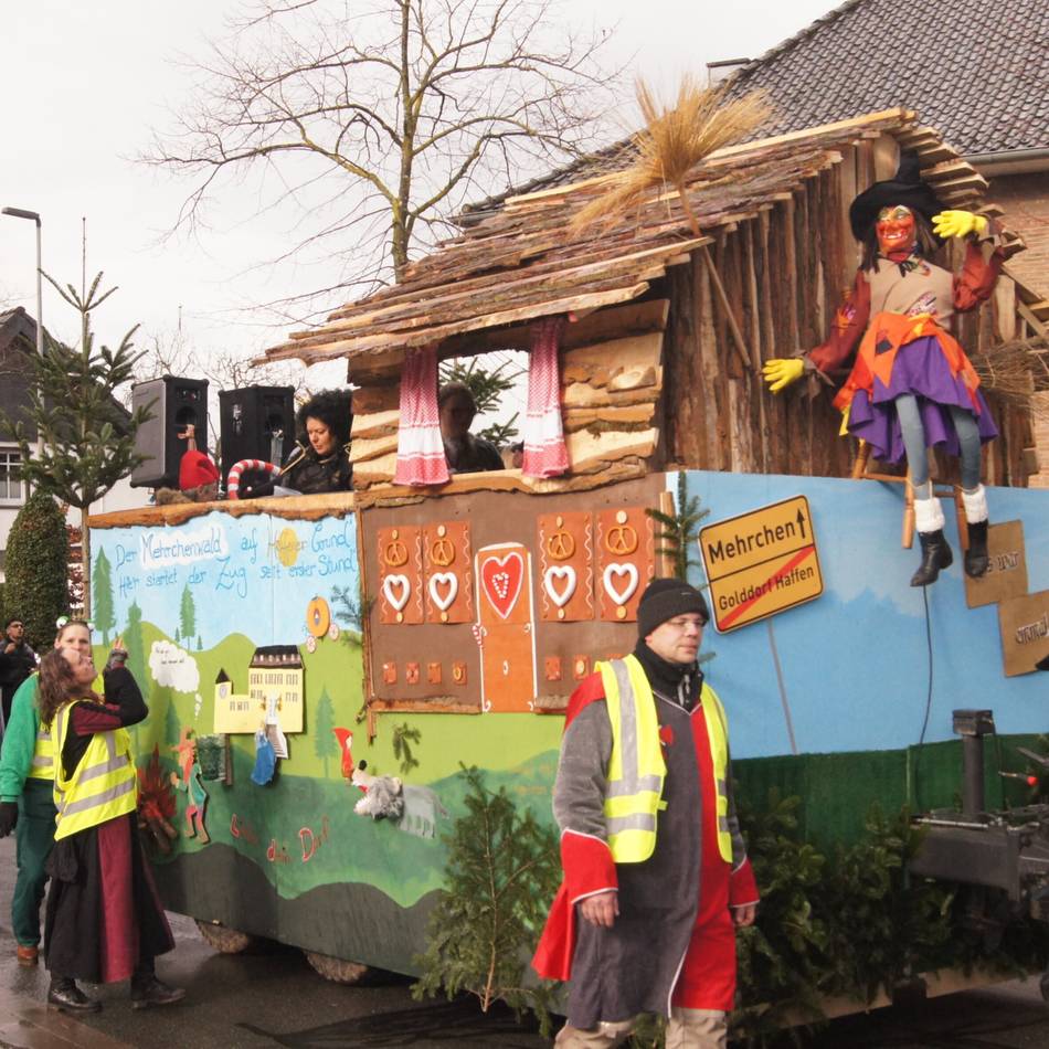 Rosenmontagszug 2026 in Haffen-Mehr: Jecken trotzen Regen beim Rosenmontagszug Haffen-Mehr