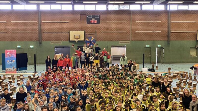 Grundschule Herrenhauser Straße Mettmann: Trommelwoche begeistert Kinder