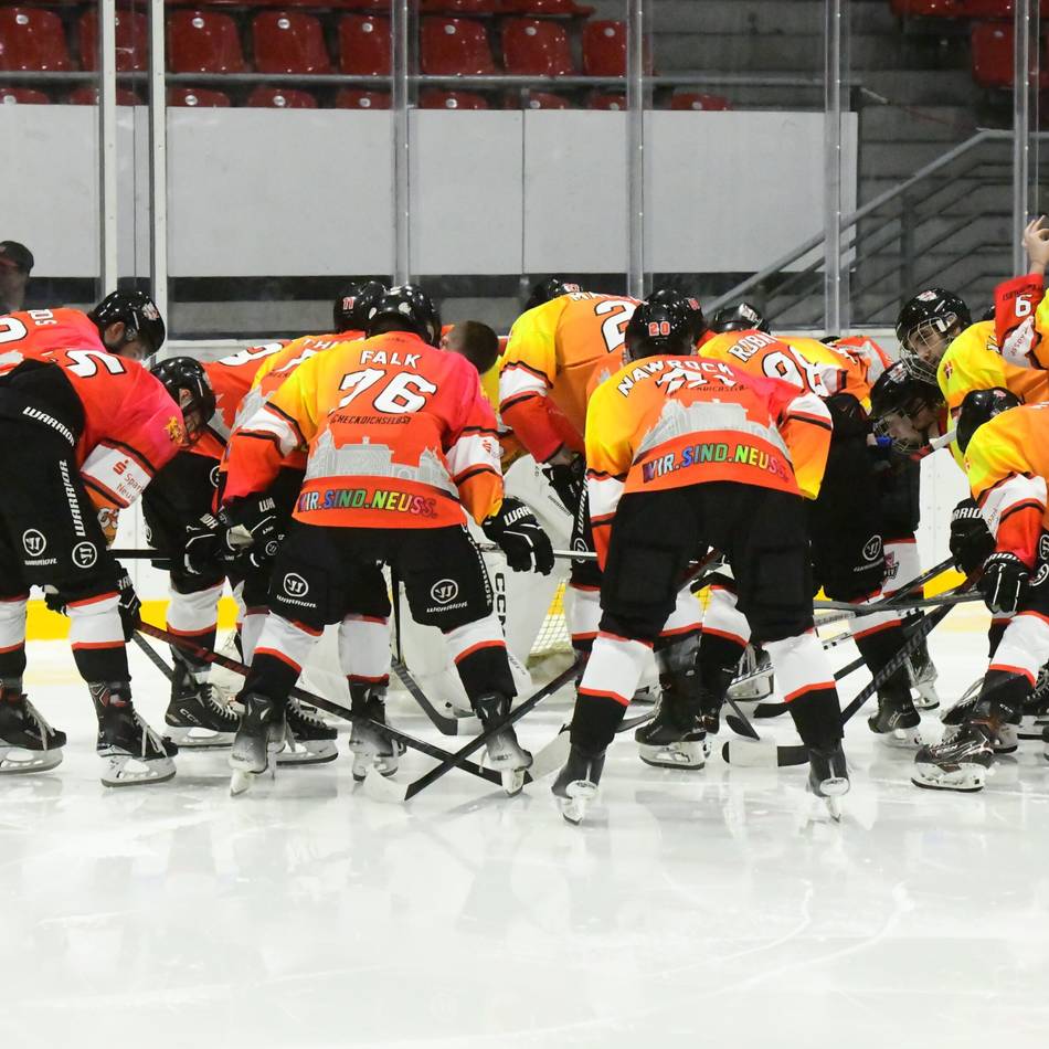 Polizei-Einsatz im Südpark: Diese Vorgeschichte steckt hinter dem Krawall beim Eishockeyspiel in Neuss