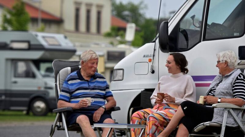 Im Herzen von Kleve: Wohnmobilstellplatz am Bahnhof muss weichen – Suche nach Ersatzfläche läuft