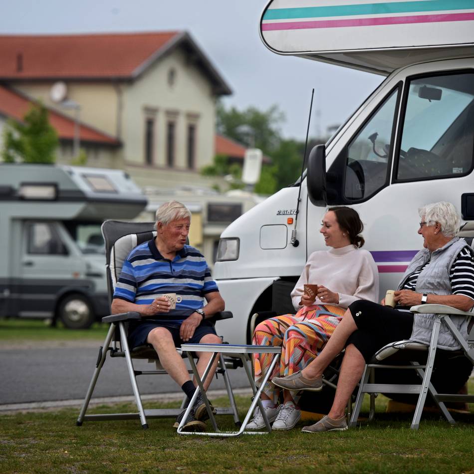 Im Herzen von Kleve: Wohnmobilstellplatz am Bahnhof muss weichen – Suche nach Ersatzfläche läuft