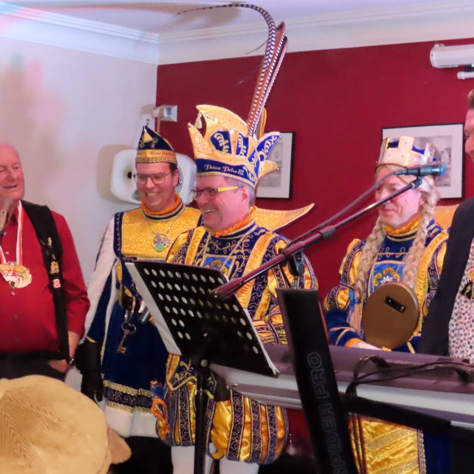 Helau in Lobberich: 230 textsichere Karnevalisten singen sich in Feierlaune