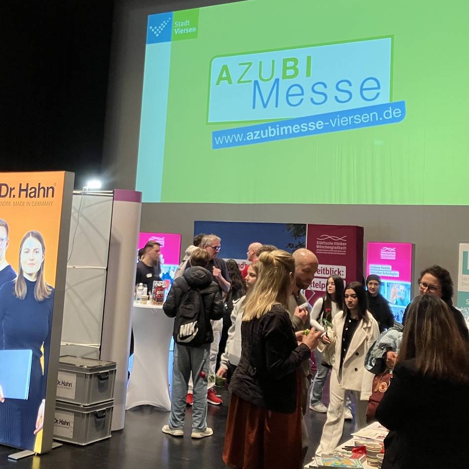 Azubi-Messe in der Stadthalle Viersen: Bürokauffrau bis Bundeswehr – Schüler lernen Berufe kennen