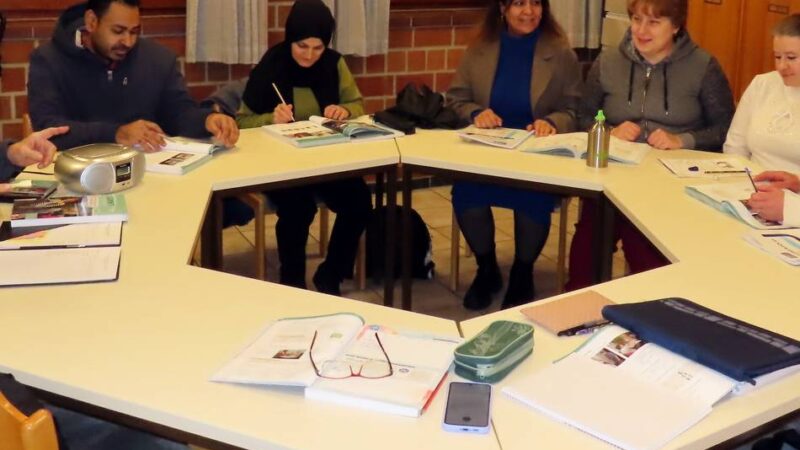 Deutsch lernen in Nettetal: Flüchtlingshilfe unterstützt Integration mit Sprachunterricht
