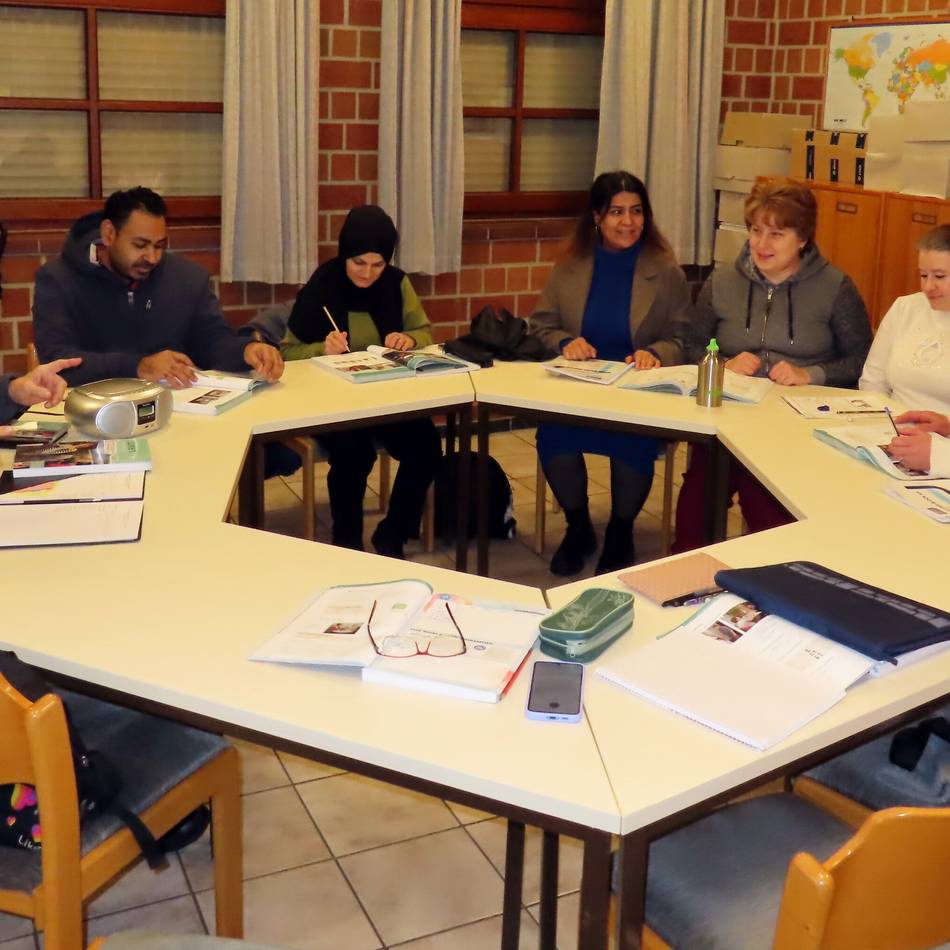 Deutsch lernen in Nettetal: Flüchtlingshilfe unterstützt Integration mit Sprachunterricht