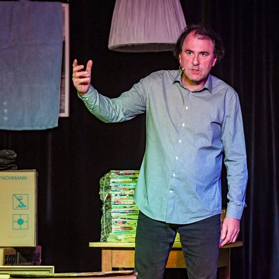 Es sind noch Tickets zu haben: Stefan Waghubinger liefert österreichisches Nörgeln mit deutscher Gründlichkeit