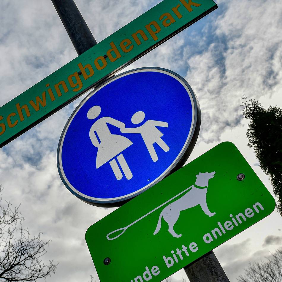 Vorfall in Grefrath: Unbekannte sägen Baum im Schwingbodenpark ab