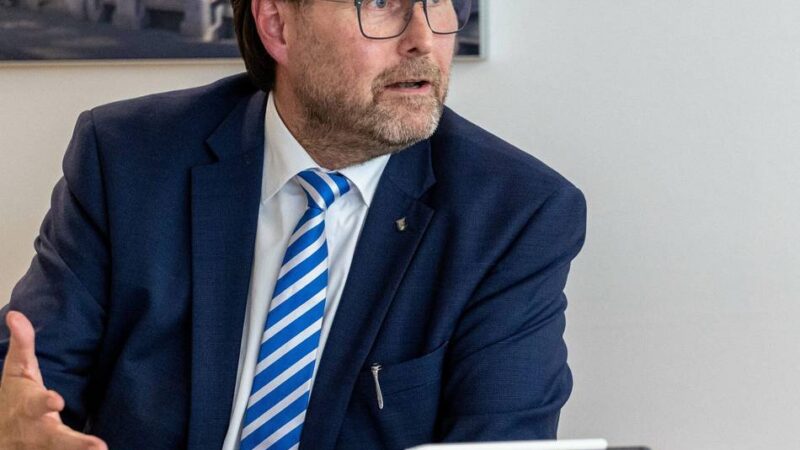 Stadtkämmerer von Krefeld: „Kostensteigerungen in allen Bereichen zehren die vorgesehenen Einsparungen auf“