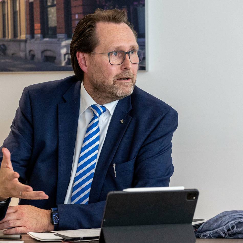 Stadtkämmerer von Krefeld: „Kostensteigerungen in allen Bereichen zehren die vorgesehenen Einsparungen auf“