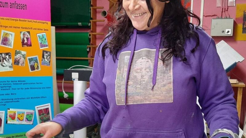 Mit Kreativität gegen die Krise: Siebdruckerin Cremer setzt auf Pop‑Art