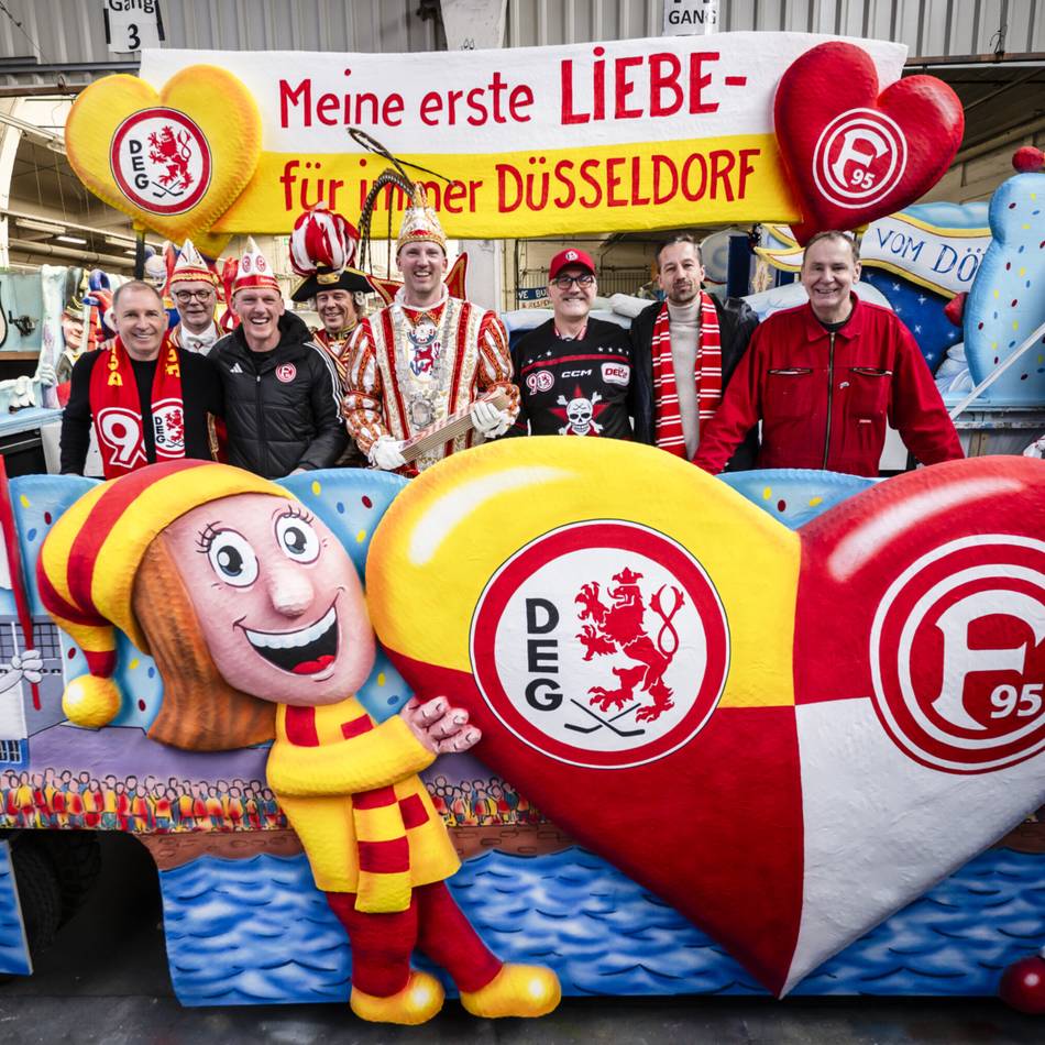 Rosenmontag in Düsseldorf: Fortuna und DEG feiern auf einem gemeinsamen Wagen
