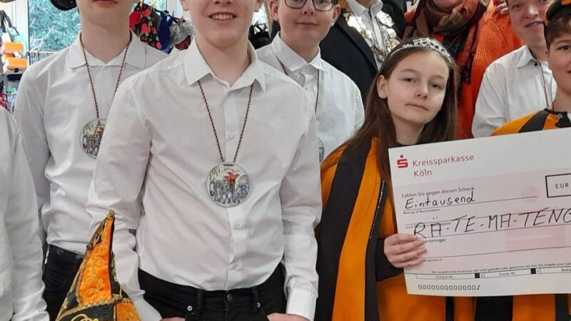 Hückeswagener Rosenmontagszug: Kleiderkammer, Karneval, Kamelle und Kolping Alaaf