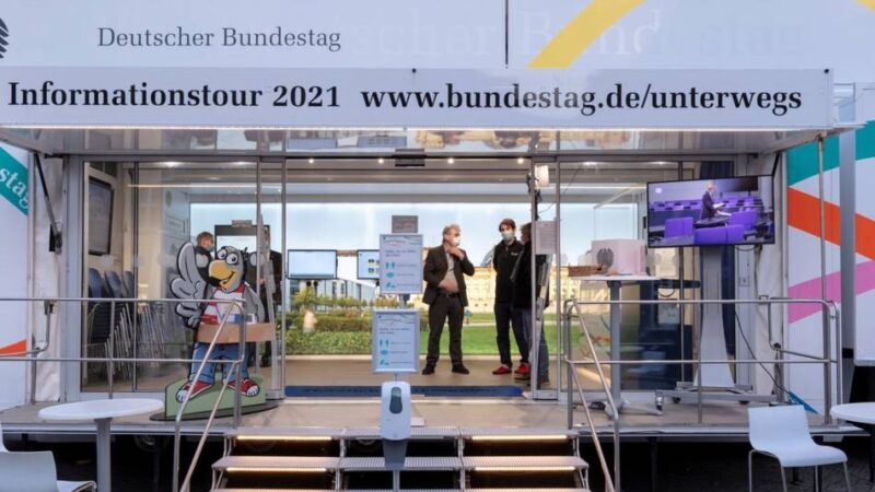 Infomobil zu Besuch: Ein Stück Bundestag im Kreis Heinsberg