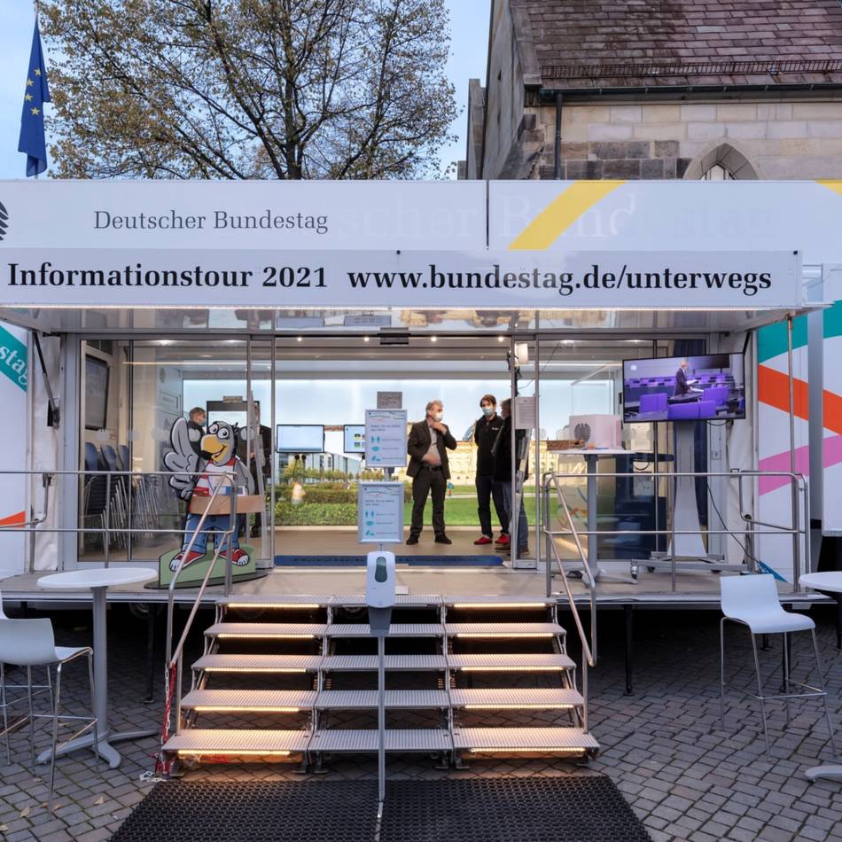 Infomobil zu Besuch: Ein Stück Bundestag im Kreis Heinsberg
