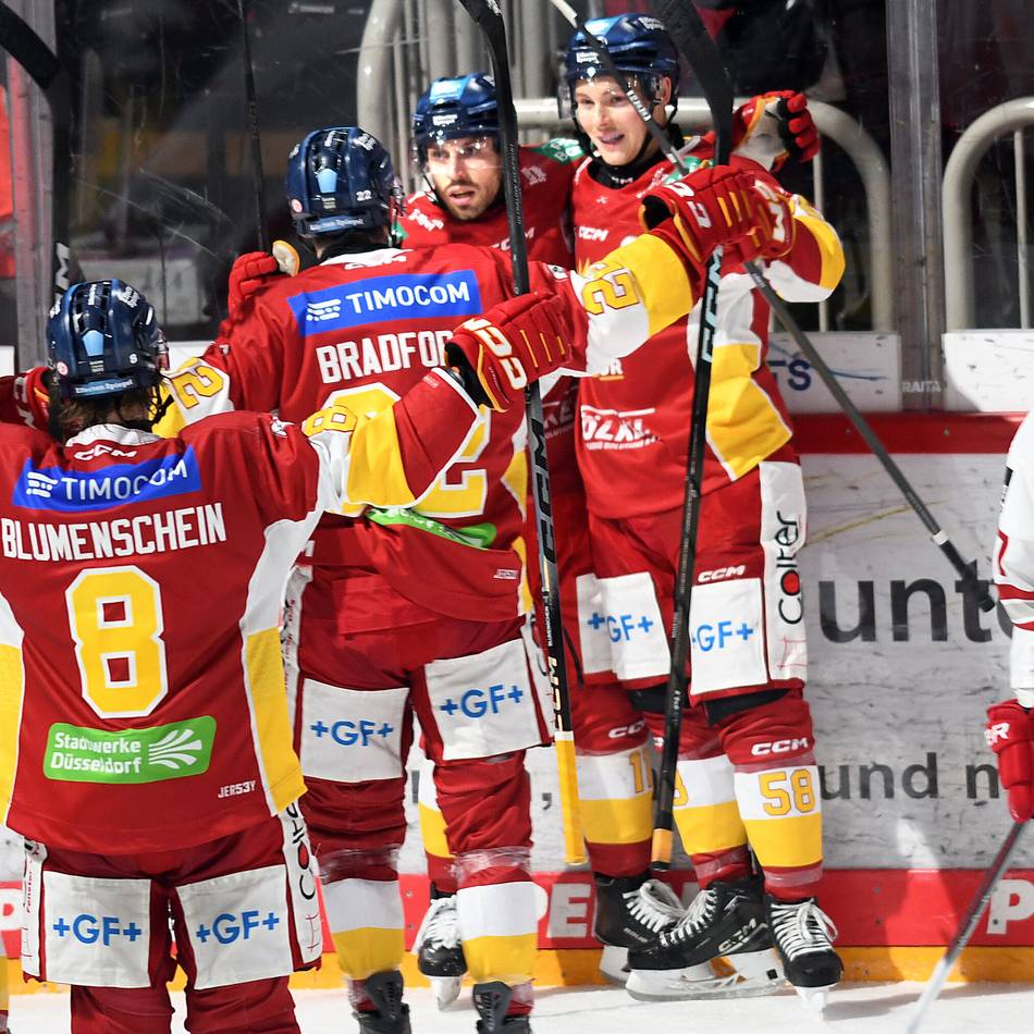 Viertes Spiel, vierter Sieg: DEG-Torspektakel gegen den Lieblingsgegner – das 5:2 gegen Regensburg im Video