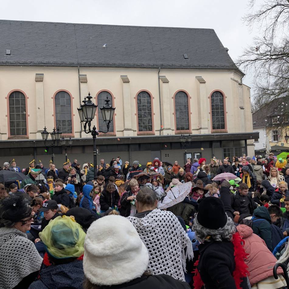 Karneval 2026 in Brüggen: Alte Weiber setzen Bürgermeister Johnen vor die Tür
