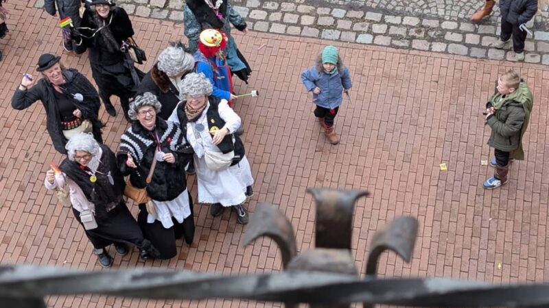 Altweiber in Schwalmtal: Möhnen zahlen Steuer in Reichspfennig