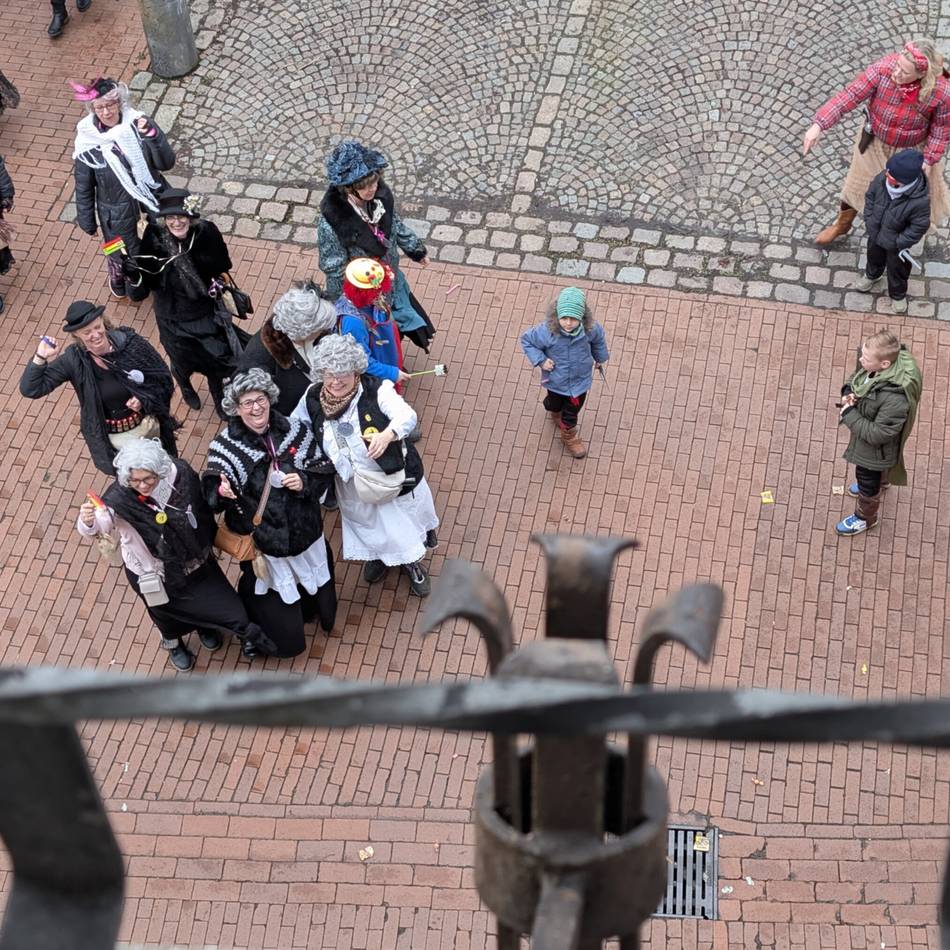 Altweiber in Schwalmtal: Möhnen zahlen Steuer in Reichspfennig