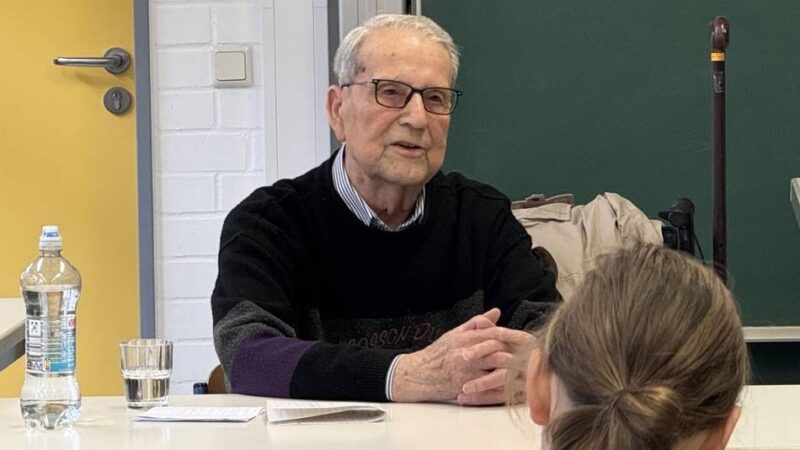 Zeitzeuge Erwin Roos in Realschule Rees: „Es stand kein Stein mehr auf dem anderen“