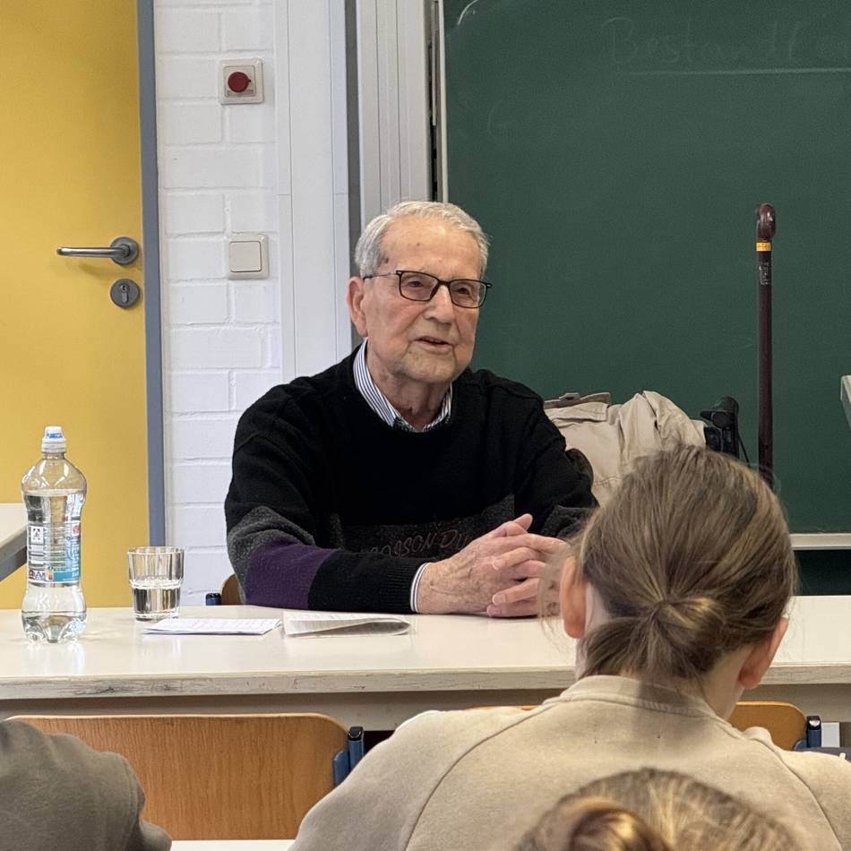 Zeitzeuge Erwin Roos in Realschule Rees: „Es stand kein Stein mehr auf dem anderen“