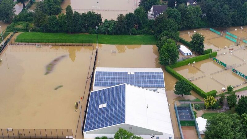 Sportplätze in Düsseldorf : Neuer Kunstrasen für zwei Sportvereine im Stadtbezirk 7