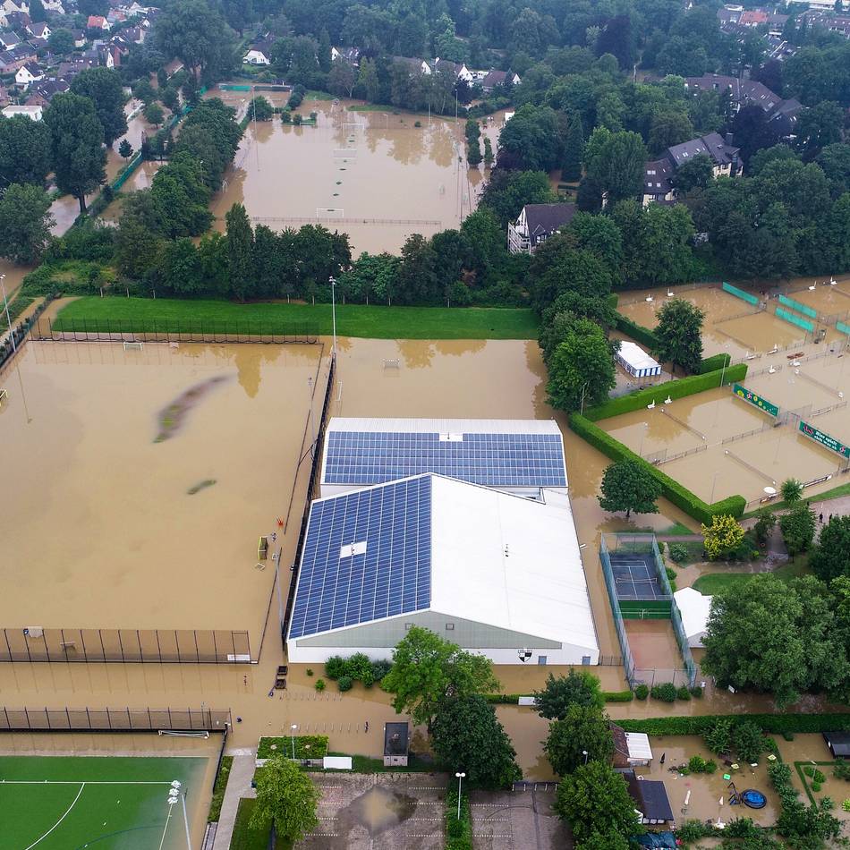 Sportplätze in Düsseldorf : Neuer Kunstrasen für zwei Sportvereine im Stadtbezirk 7