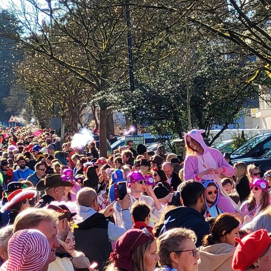 Karneval in Hückeswagen 2026: Mit „Rä-Te-Ma-Teng“ zweimal durchs Städtchen