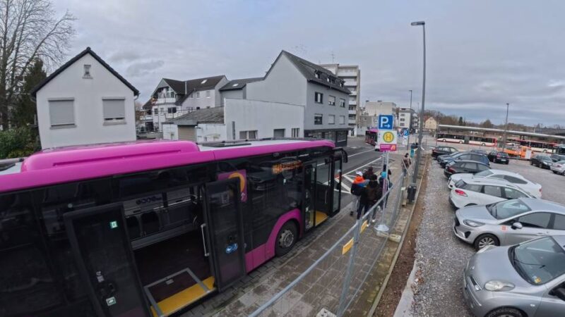 Schienenersatzverkehr in Leverkusen: Irrweg zu den Ersatzbussen – wo geht‘ s denn hier zum Bussteig 14?