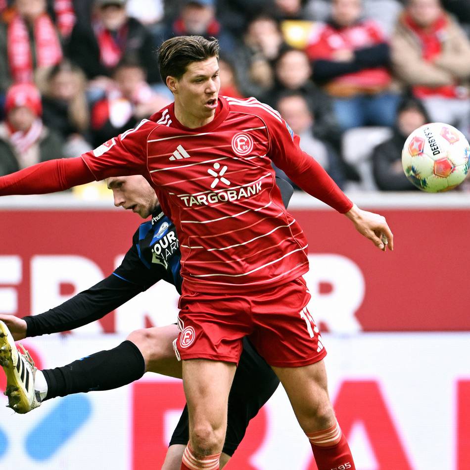 Erst mittellos, dann überlegen: Itten schießt Fortuna in Überzahl zum Sieg gegen Paderborn