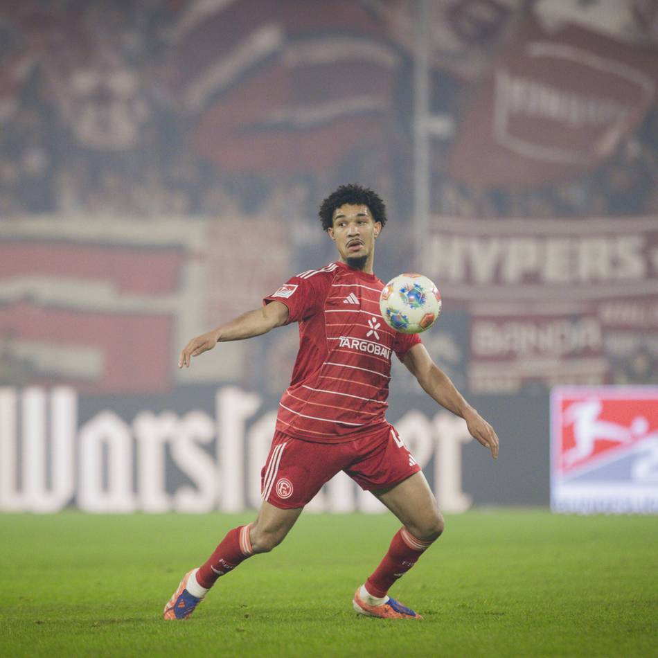 „Hoffe, dass es nichts Schlimmes ist“: Trainingsabbruch unter Tränen – Sorgen um Fortuna-Profi Kenneth Schmidt