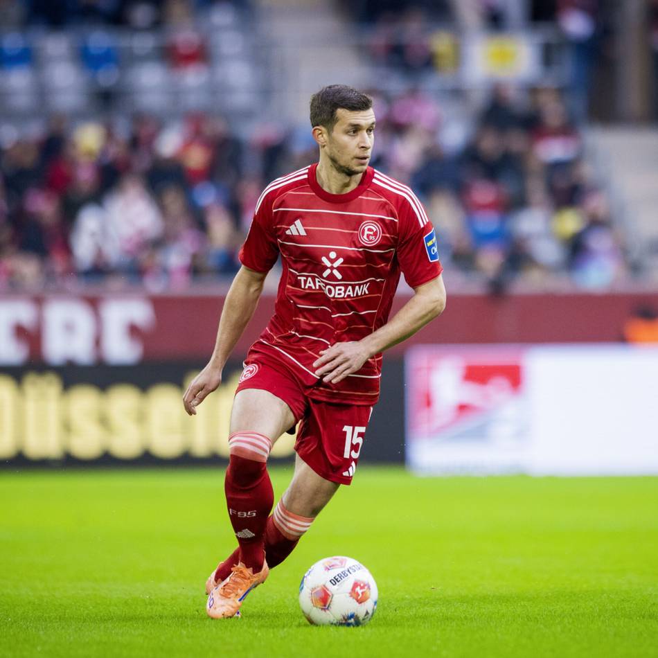 „Das ist natürlich total beschissen“: Kreuzbandriss bei Schmidt – Oberdorf und Fortuna fühlen mit dem Profi mit