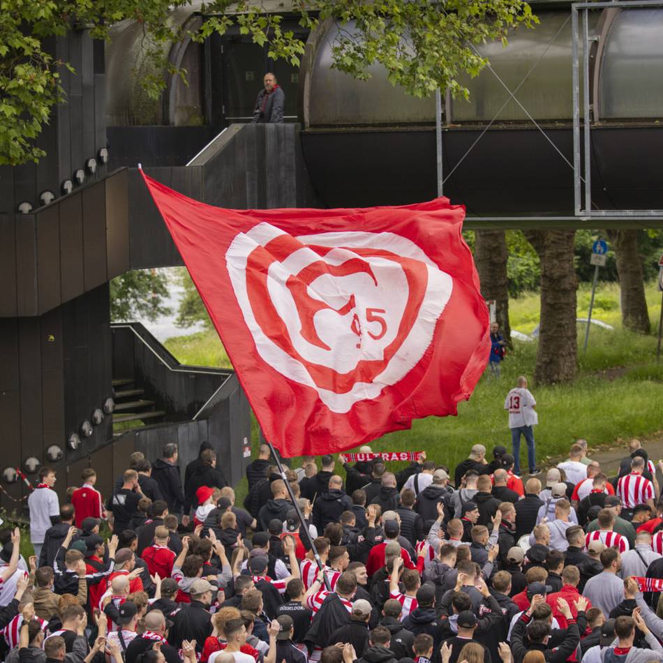 Rheinbahn-Streik, Messe-Abbau, Gäste-Shuttle: Was Fans über die Anreise zum Fortuna-Spiel gegen Bochum wissen müssen