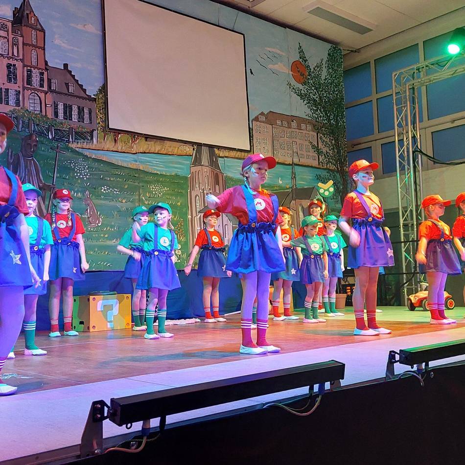 Karneval in Kleve: Dikkhöös feiern stimmungsvolle Karnevalssitzung in Rindern