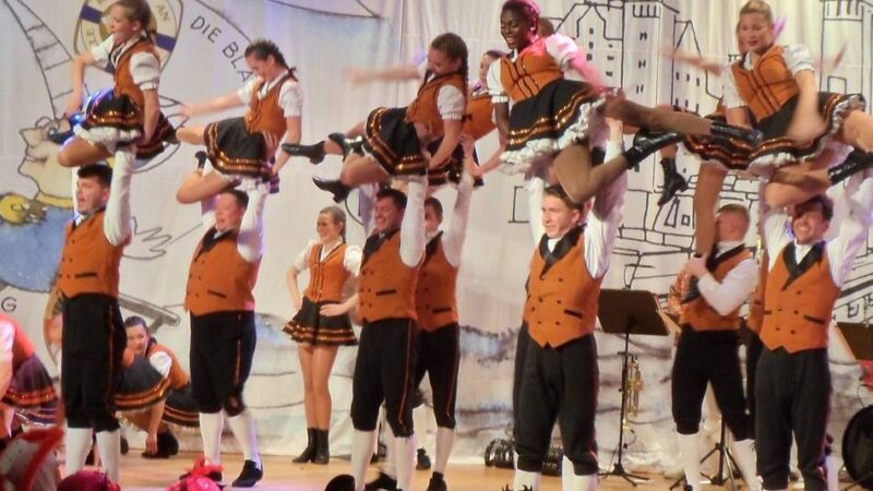 Karneval in Huckingen: Ein Narrenschiff, das mächtig in Fahrt kam