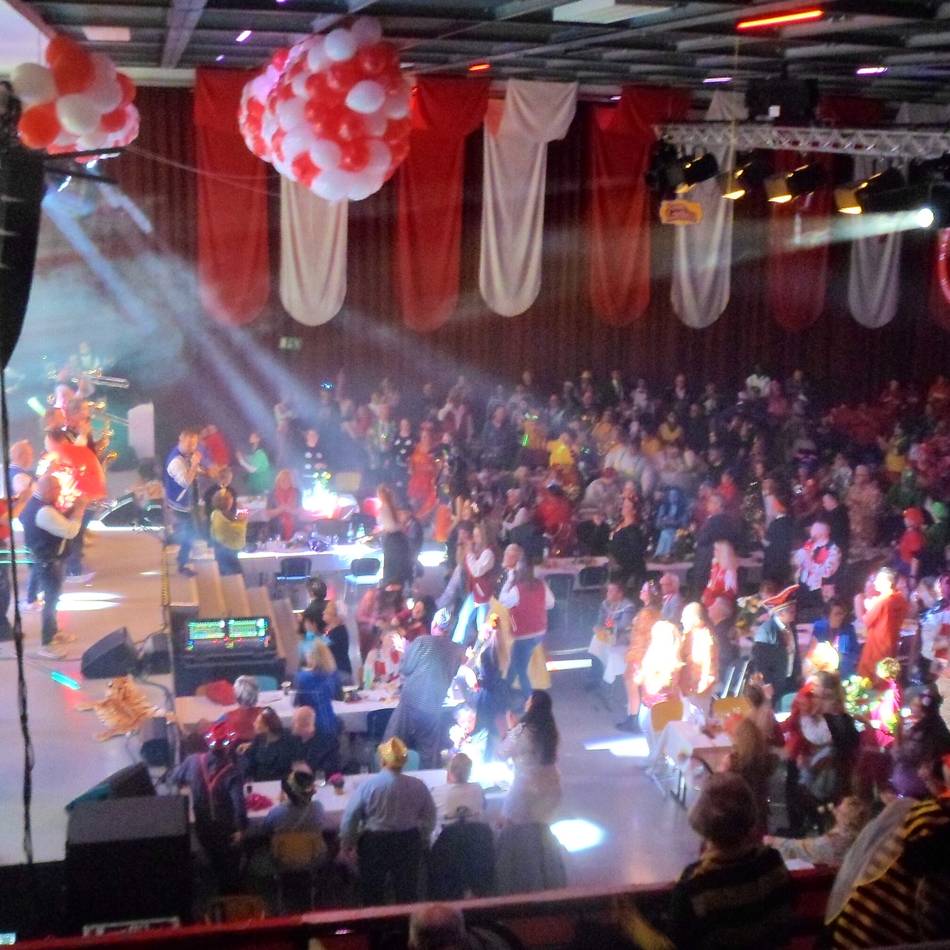 Karnevalsfamilie Homberg feiert: Von den „Tena Ladies“ bis zu den „Jeck Street Boys‘“