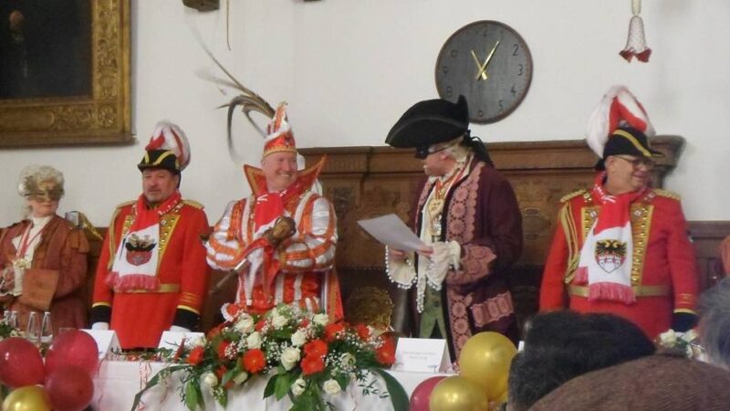 Prinzenfrühstück im Rathaus: Mythen, Masken und feinste Roben im Ratssaal