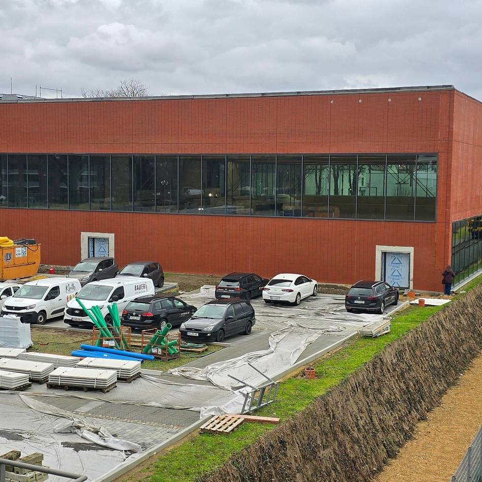 Insolvenzen treffen Bau in Leverkusen: Dreifachturnhalle in der Bahnstadt – statt Ostern nun erst im Sommer fertig