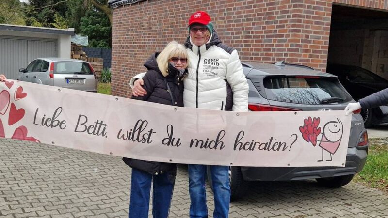 Nelkensamstagszug in Moers: Rührende Liebesgeschichte – wie Theo Betti auf offener Straße einen Antrag machte