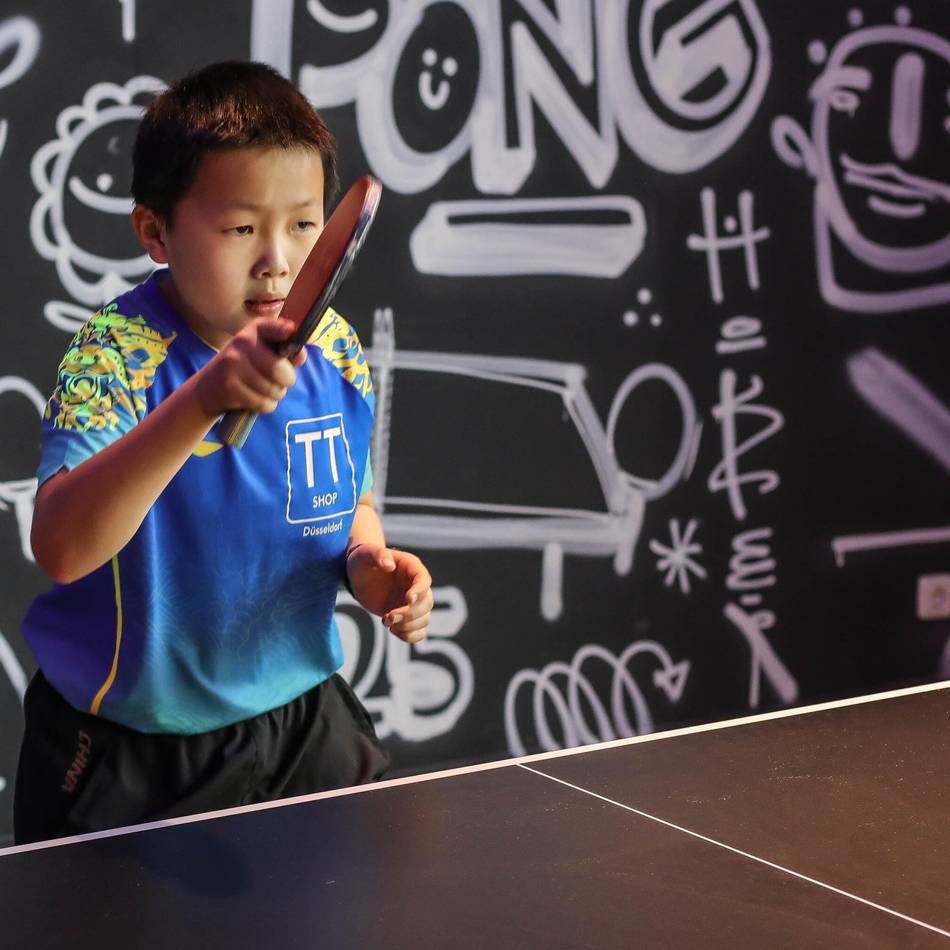 Wettbwerb im „Balla Balla“: Luka He gewinnt Tischtennis-Challenge