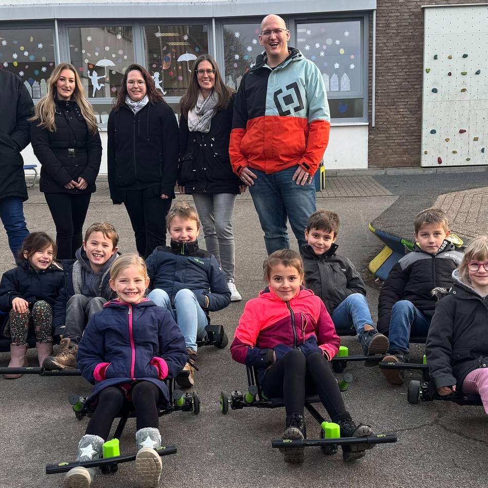 Förderverein macht’s möglich: Kinder an der Marienschule in Nieukerk freuen sich über neue „Snake Racer“