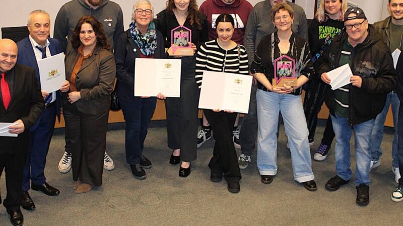 Zwei Vereine und ein Jugendzentrum ausgezeichnet: Stadt Neuss würdigt Engagement mit Heimatpreis