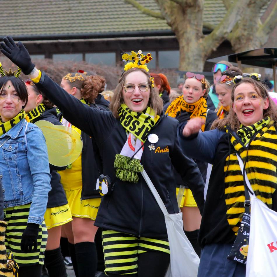 Nelkensamstagszug 2026 in Moers: Die Grafschaft außer Rand und Band