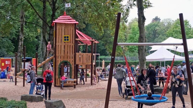 Moerser Stadtteil Holderberg: Eltern schlagen Alarm – „Unsere Kinder haben keinen Platz zum Spielen“