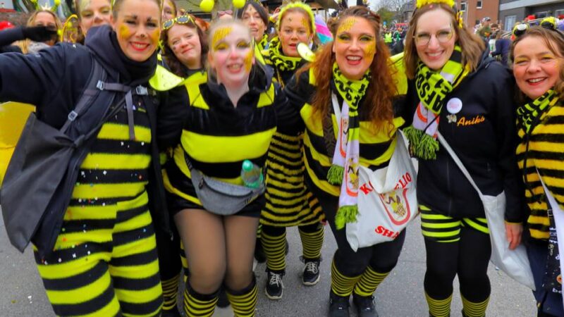 Fußgruppen und Wagen: So schön war der Nelkensamstagszug 2026